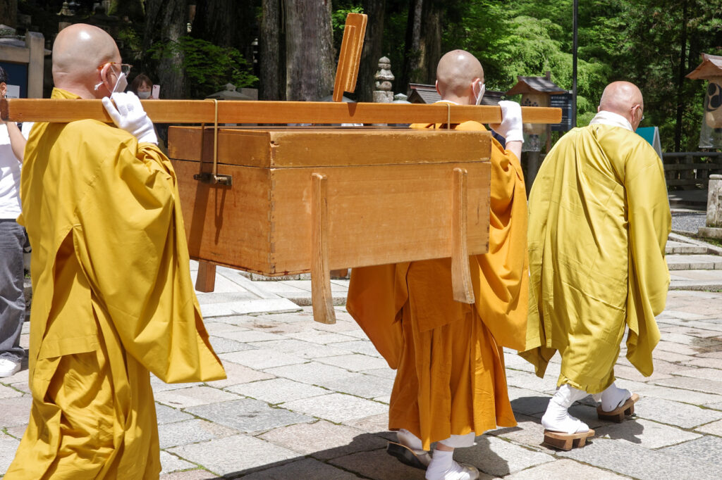 高野山　奥の院散策　生身供（しょうじんぐ）