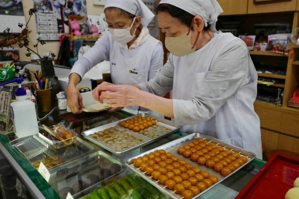 岩手　盛岡市内散策　梅月堂　居酒屋新幹線　しょうゆだんご　お茶もち