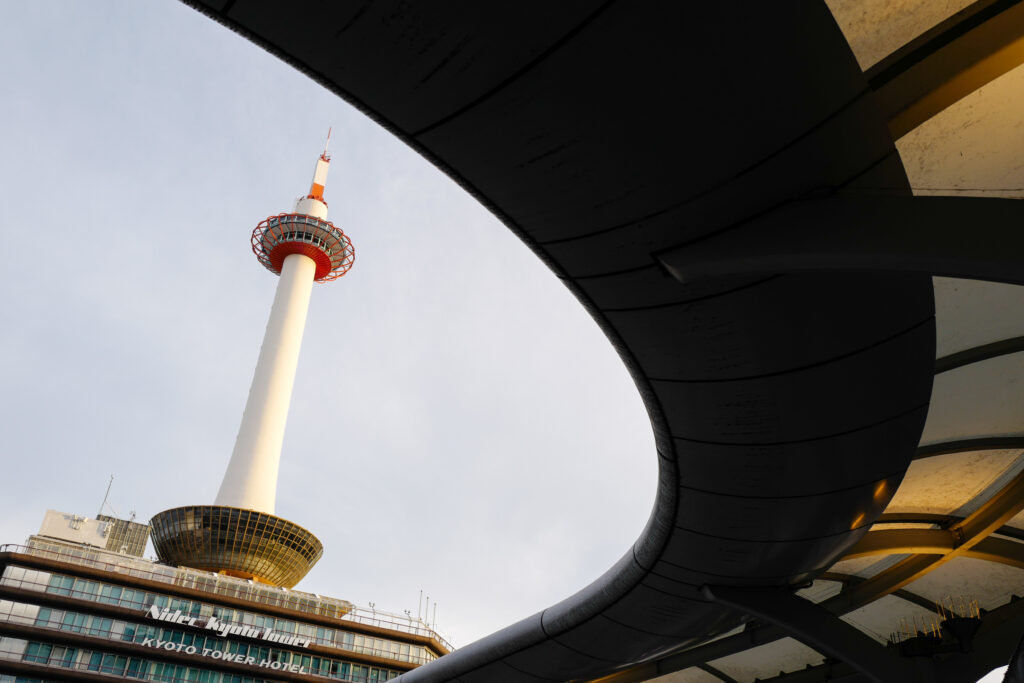 京丹後旅　海の京都旅　京都駅　早朝の京都タワー